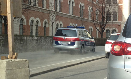 130425-polizei-duest-vorbei